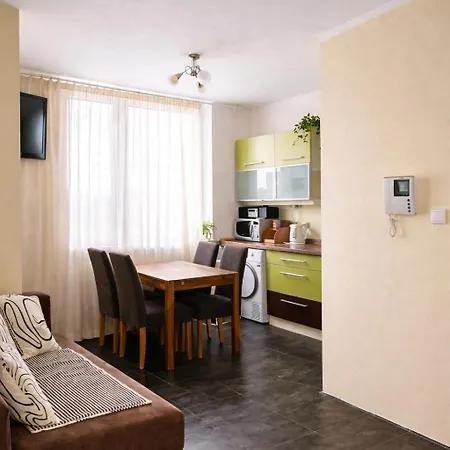 Bright & Cozy Near Apartment *