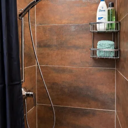 Bright & Cozy Near 公寓