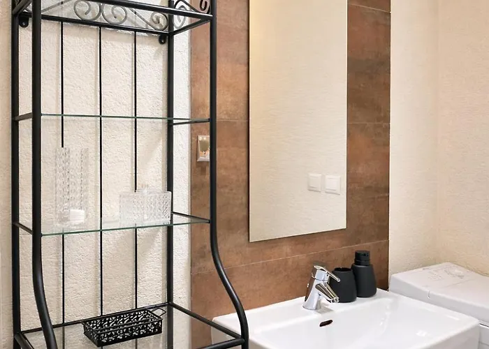 Апартаменти Bright & Cozy Near