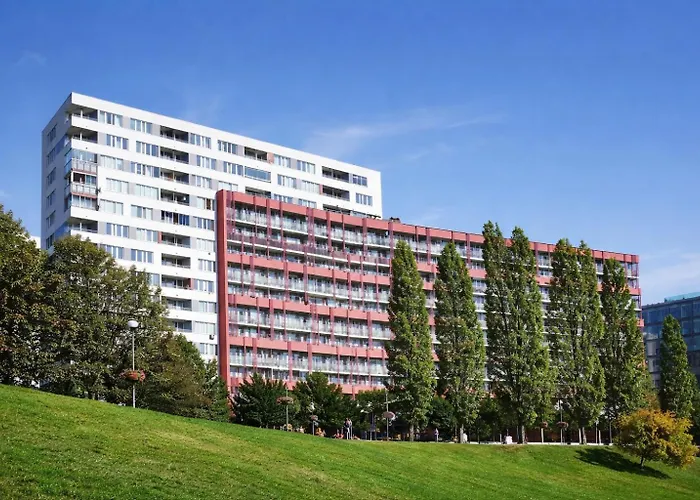 Bright & Cozy Near 브라티슬라바