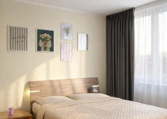 Bright & Cozy Near Apartman